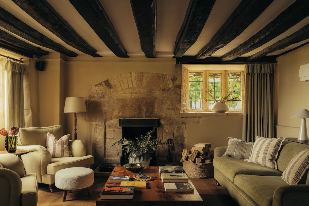Charingworth Manor 28/50
