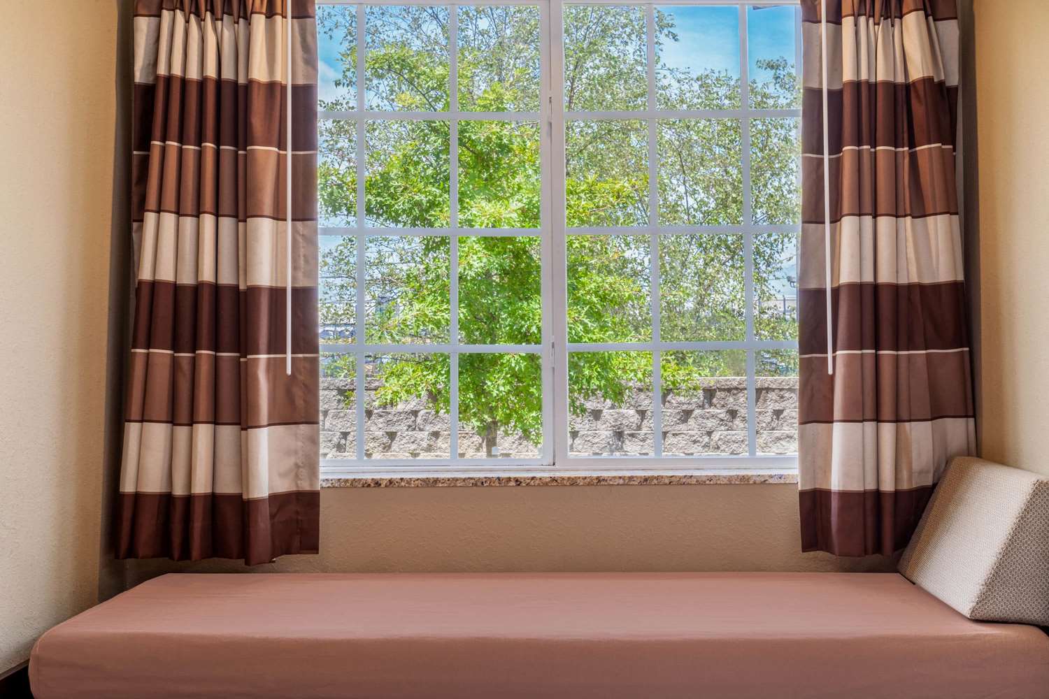 MICROTEL INN & SUITES BY WYNDHAM COLUMBIA/AT FORT JACKSON 25/34