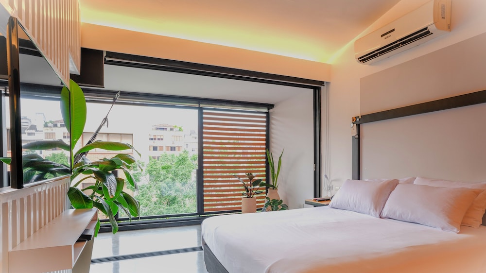 1 BEDROOM, DELUXE, STUDIO, SUITE, CITY VIEW
