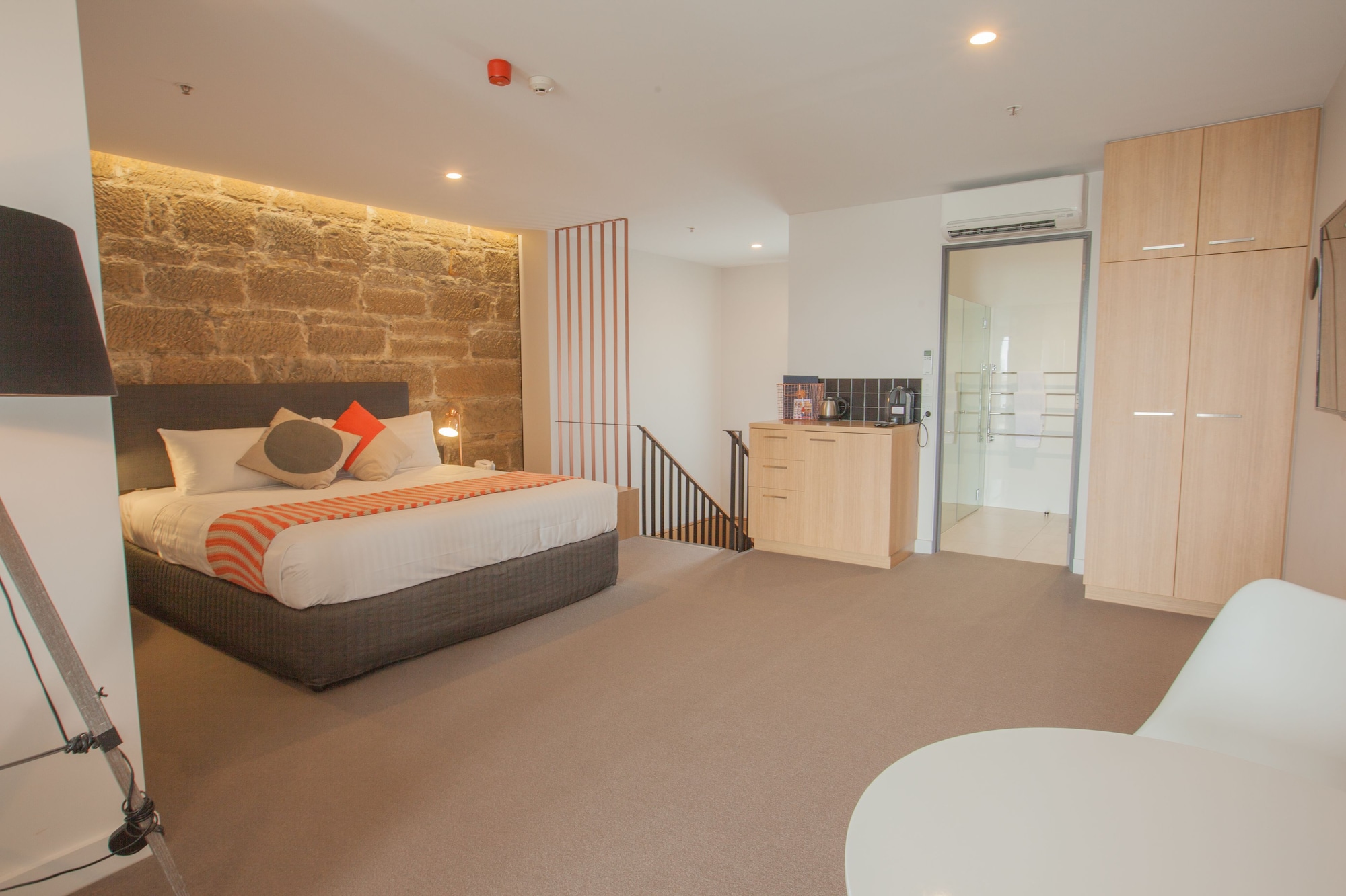 Superior, King Bed, Water Front