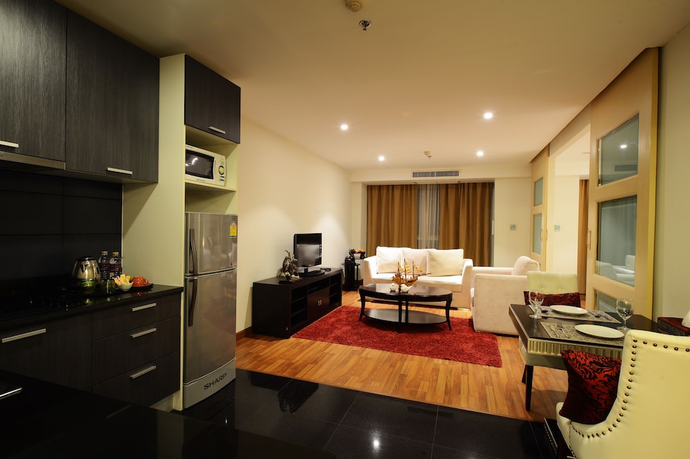 The Bless Hotel And Residence 71/80