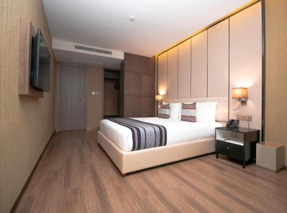 Golden Hotel & Suites 16/50