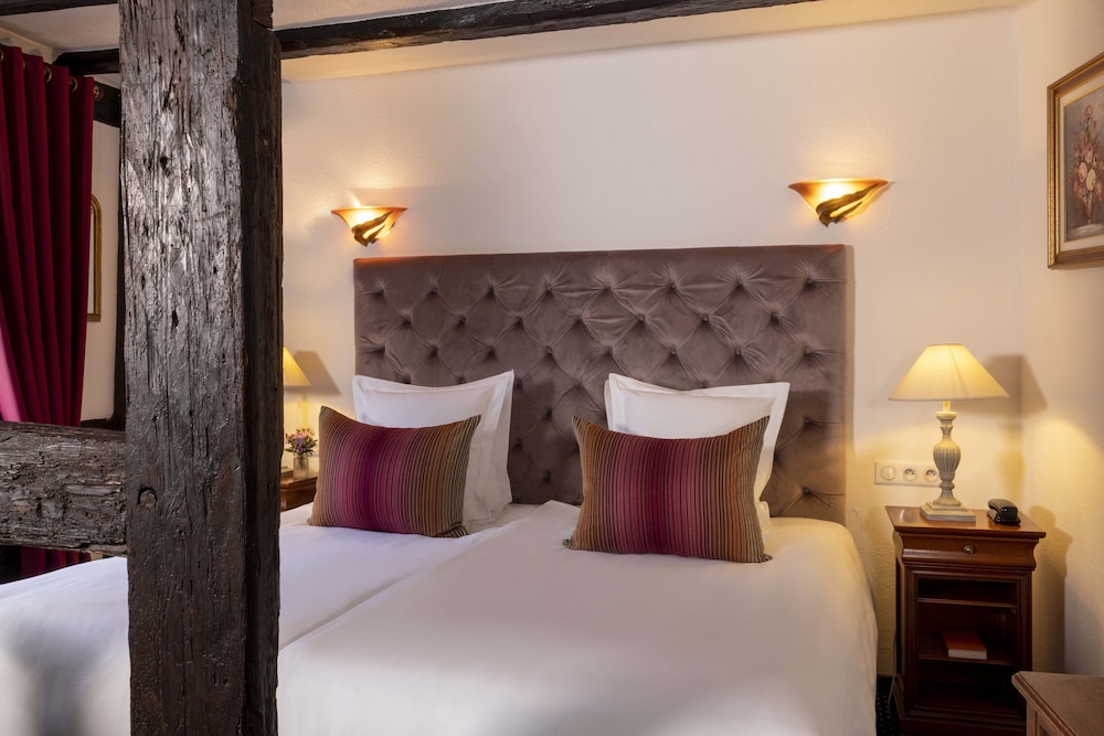 ROMANTIC, SUITE, JETTED TUB