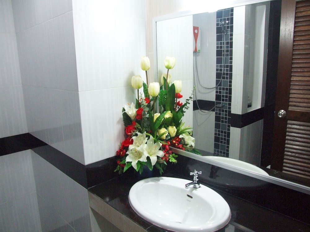 Rueanrimnam Hotel 37/47