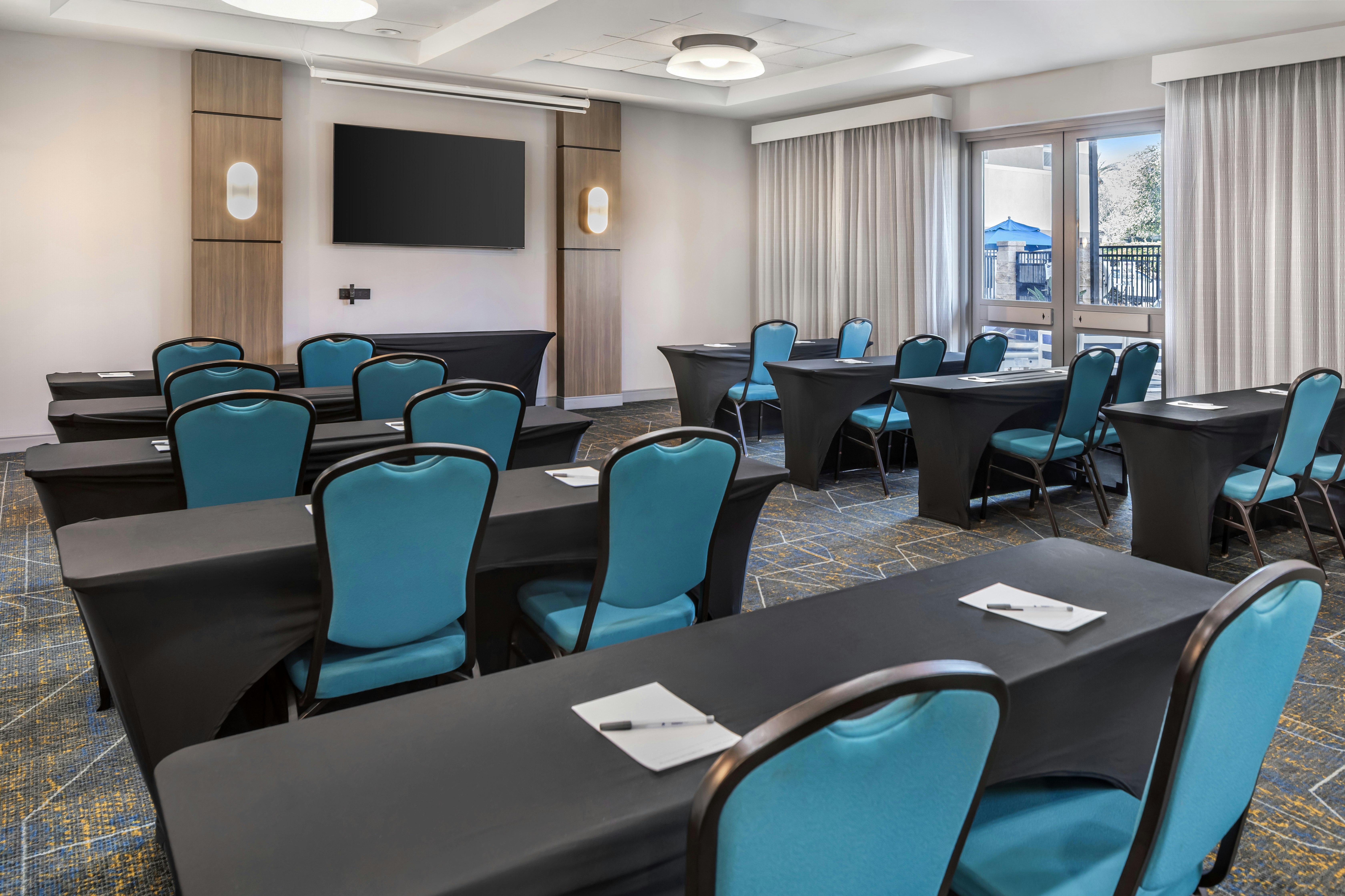 Hampton Inn Suites Riverside Corona East 48/66