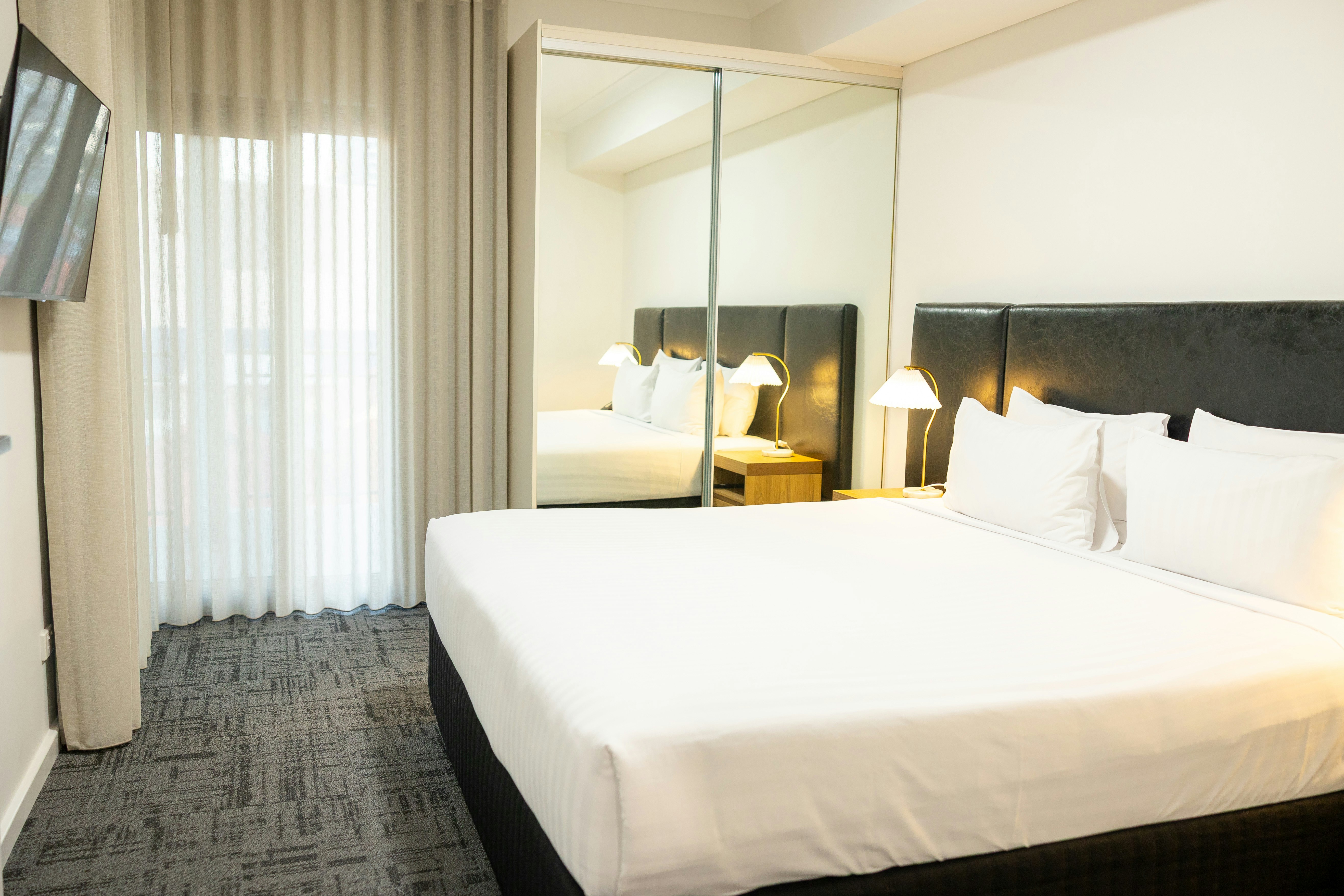 Baileys Serviced Apartments 27/76
