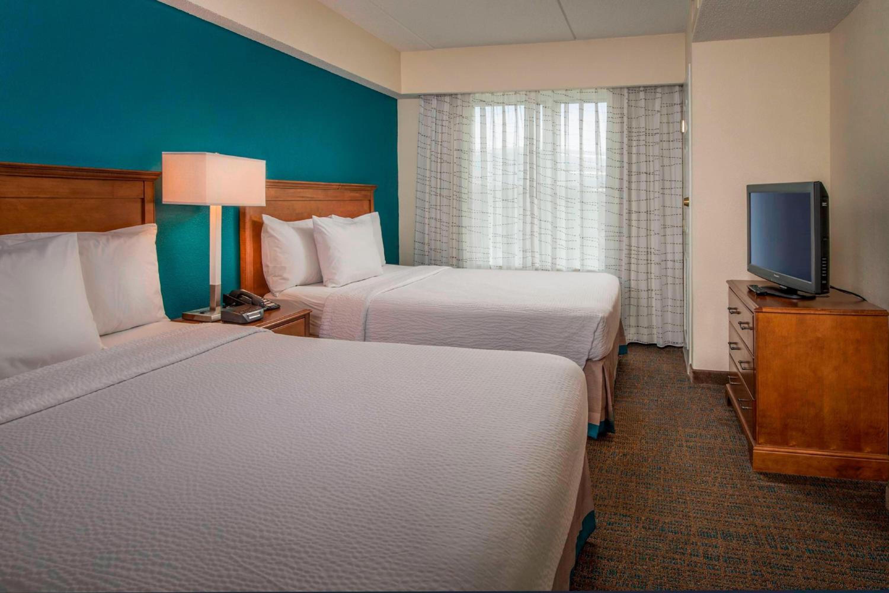 1 Bedroom, Space, Suite, 2 Queen Beds, Sofa, Living Area, Kitchen، Residence Inn Norfolk Airport 2/7