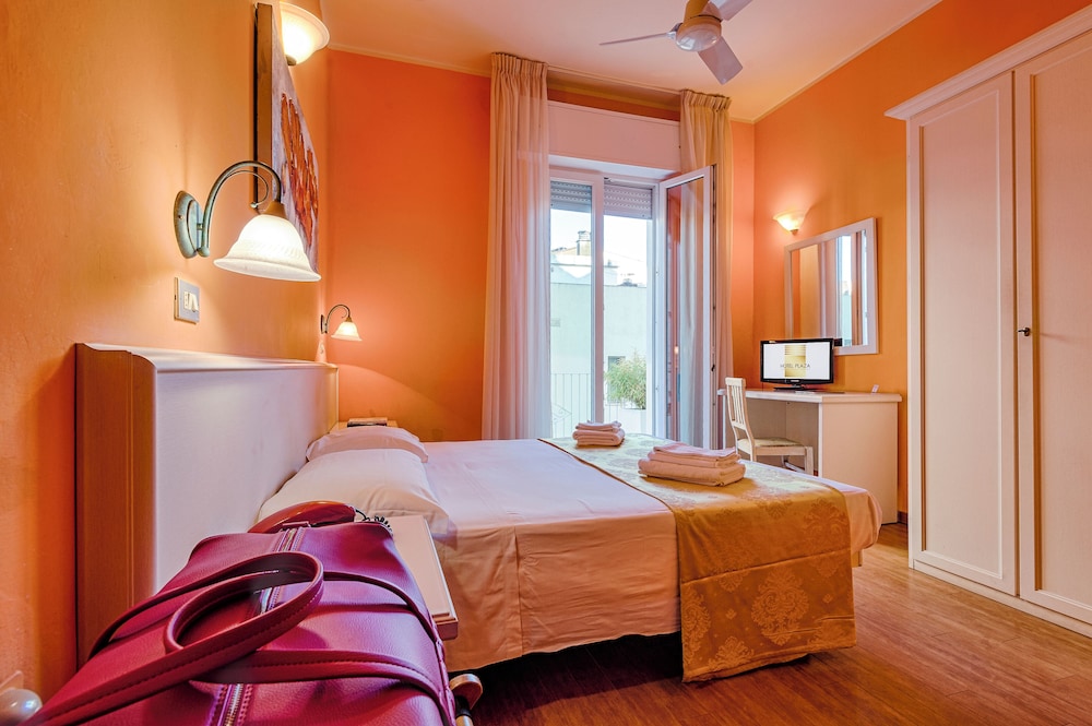 HOTEL PLAZA 32/53