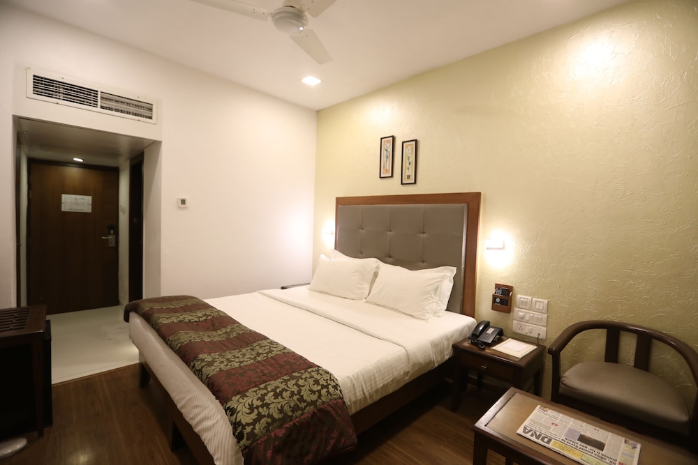 CITIZEN HOTEL 27/65