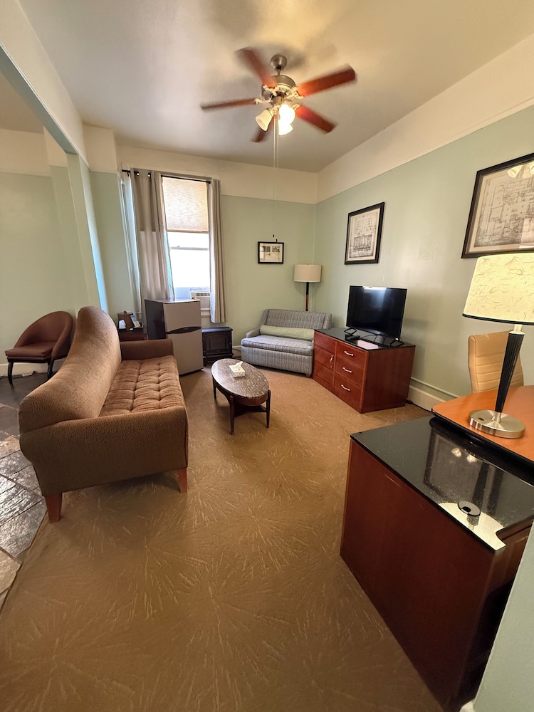 Gadsden Hotel 32/51