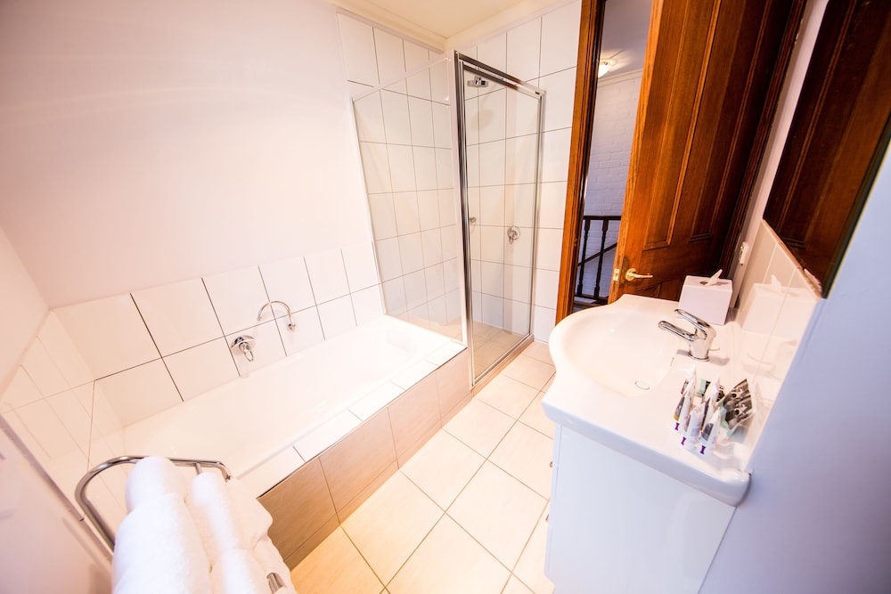 Mercure Ballarat Hotel and Convention Centre 30/70
