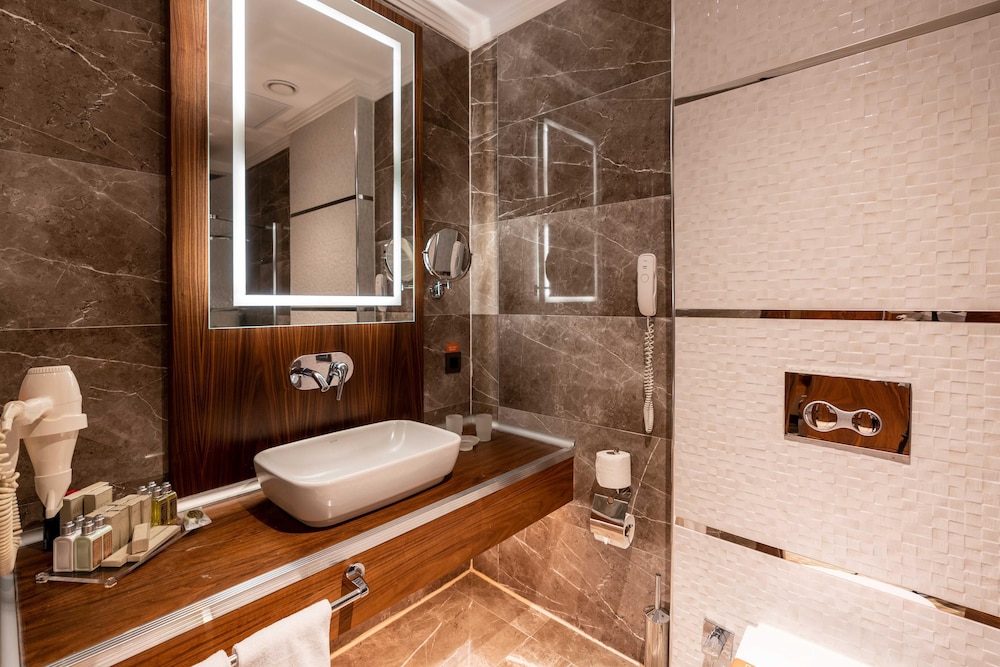 غرفة ديلوكس بسرير كوين، RAMADA RESORT ERCIYES 6/10