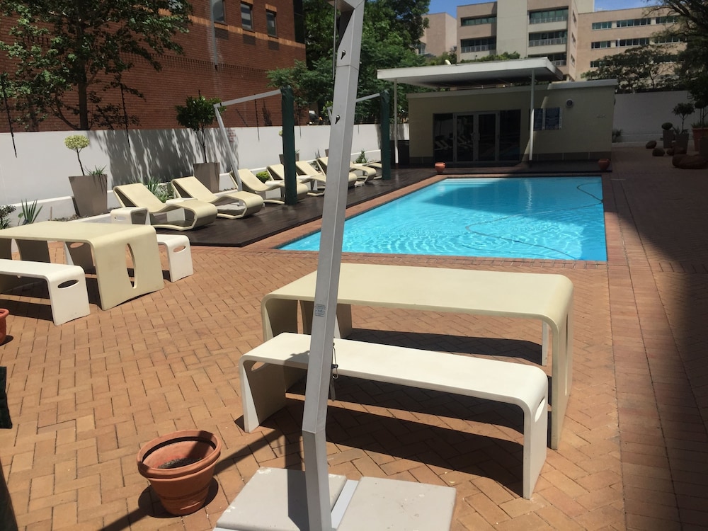Sandton Apartments Hydro 65/73