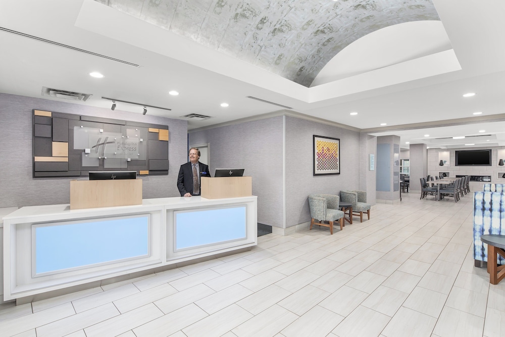 Holiday Inn Express Hotel And Suites Greenville I 85 Woodruff Rd 9/72
