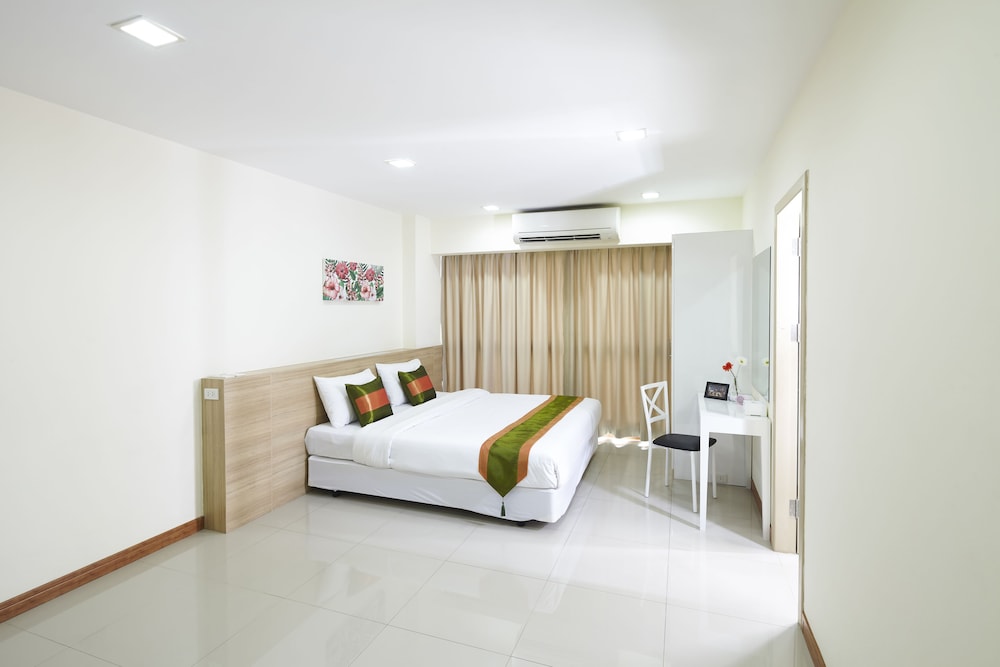 DELUXE, DOUBLE BED