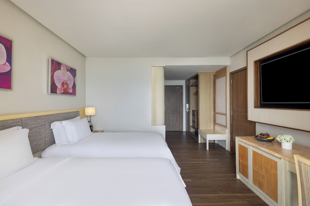 Dusit Thani Mactan Cebu Resort 9/71