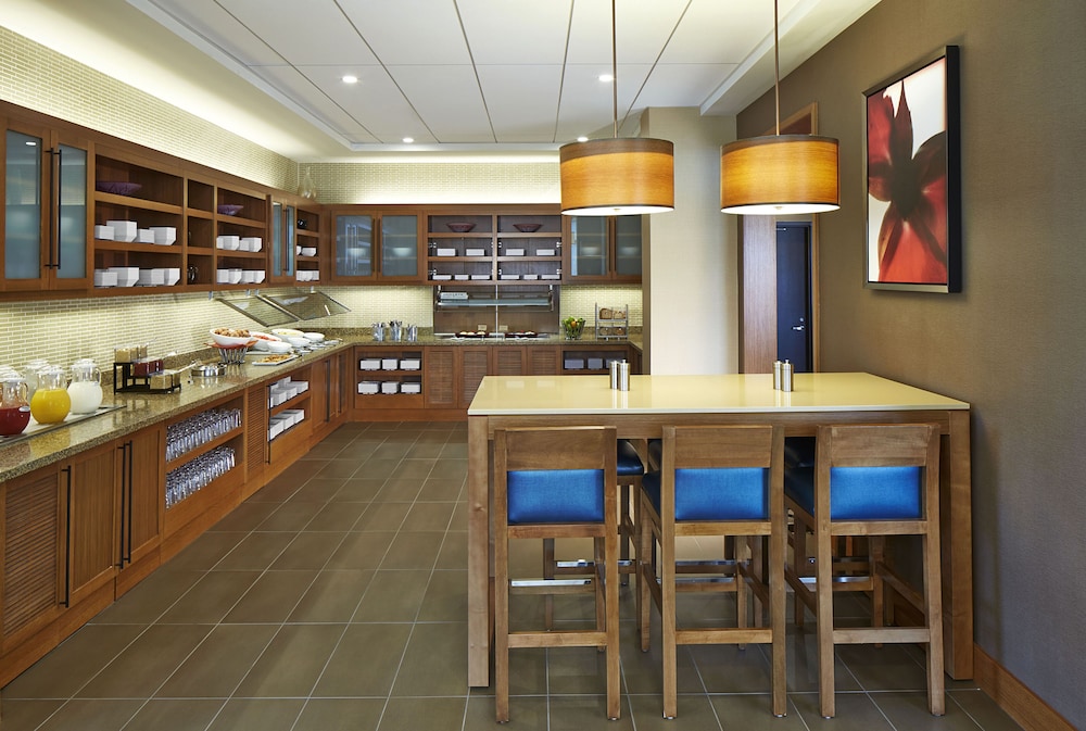 Hyatt Place Lansing – East 35/43