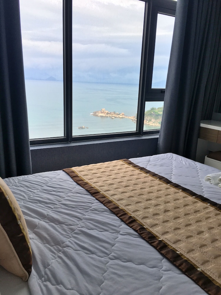 Seaview Front Apartment 9/32