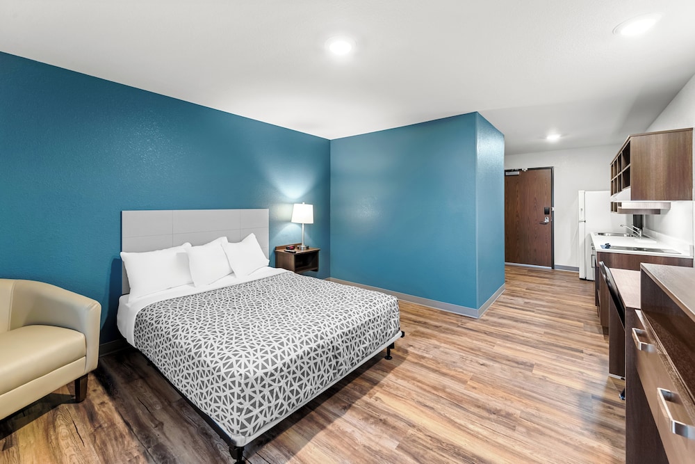 Woodspring Suites Kansas City Airport 10/28