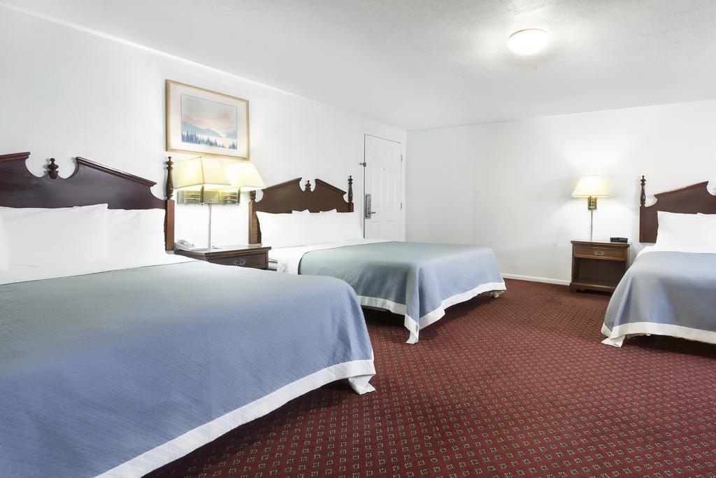 Room, 3 Beds