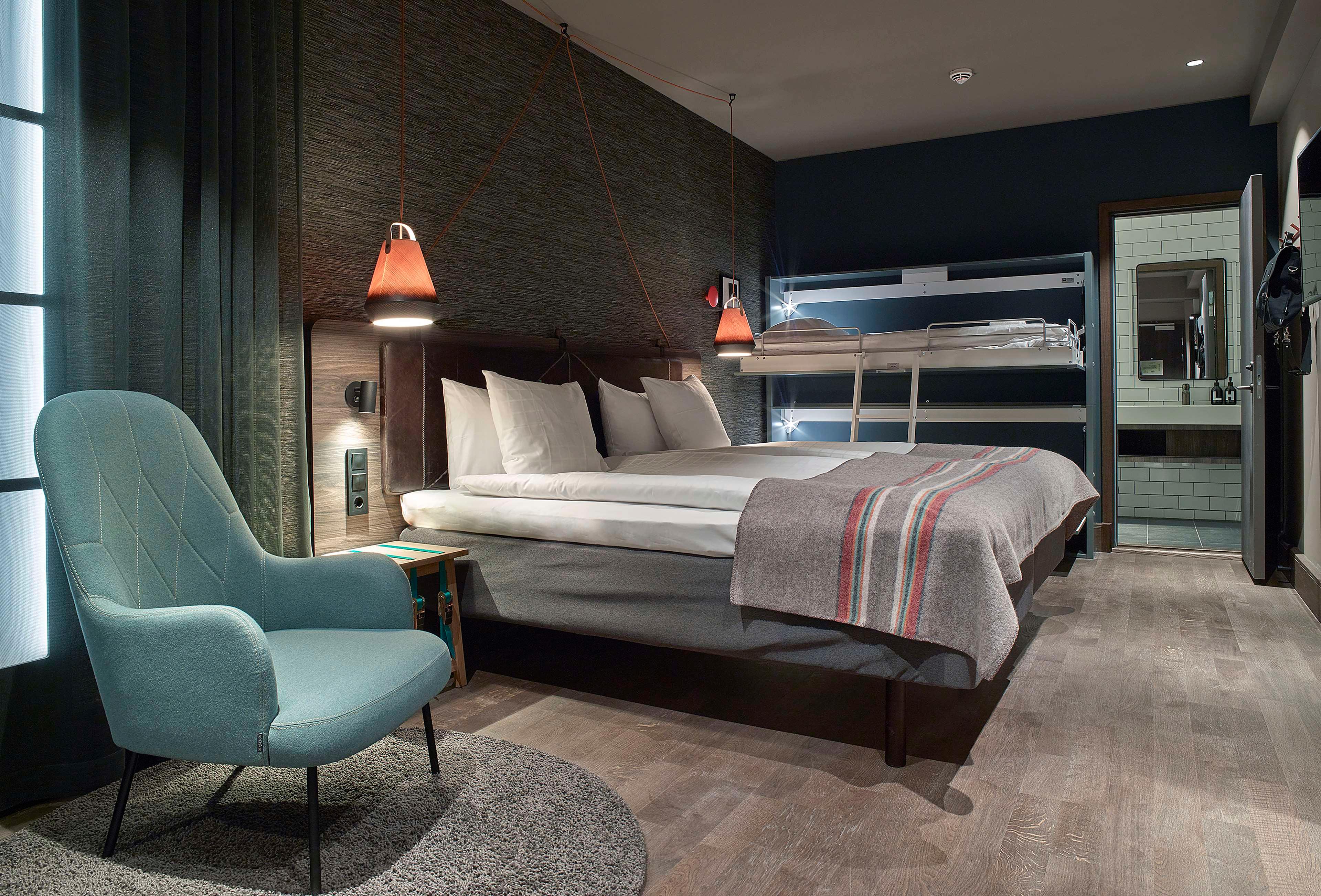 Room, Single, Double Bed, No Window
