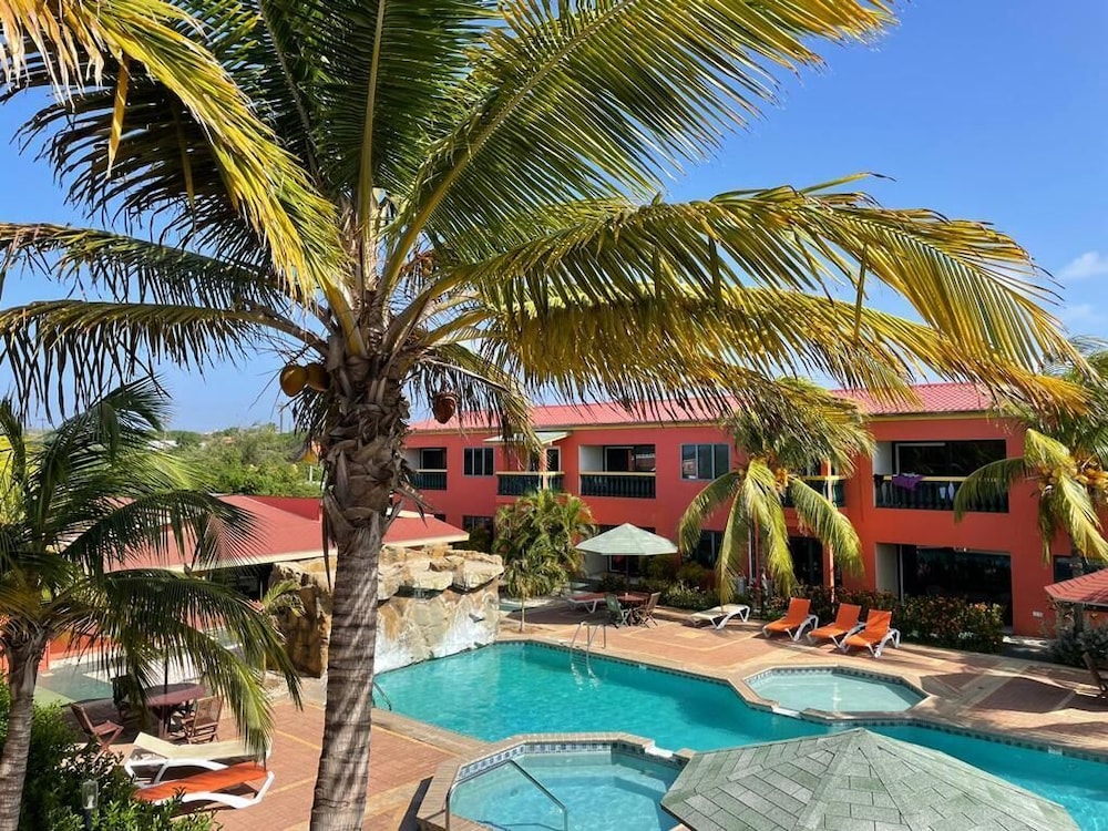 Del Rey Apartments 52/57