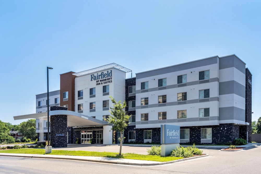 Fairfield Inn & Suites by Marriott Minneapolis North 35/36