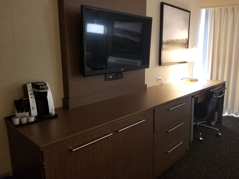 Holiday Inn Express Edmonton Downtown 49/56