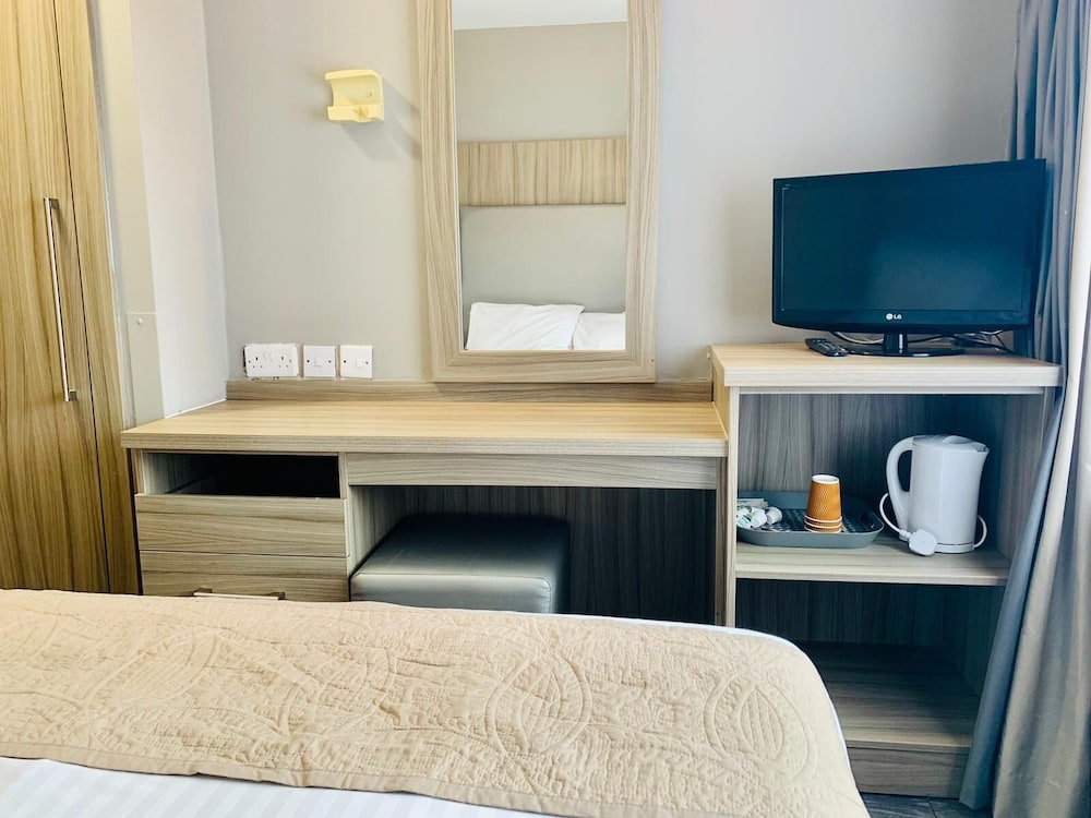 Lily Hotel 26/46