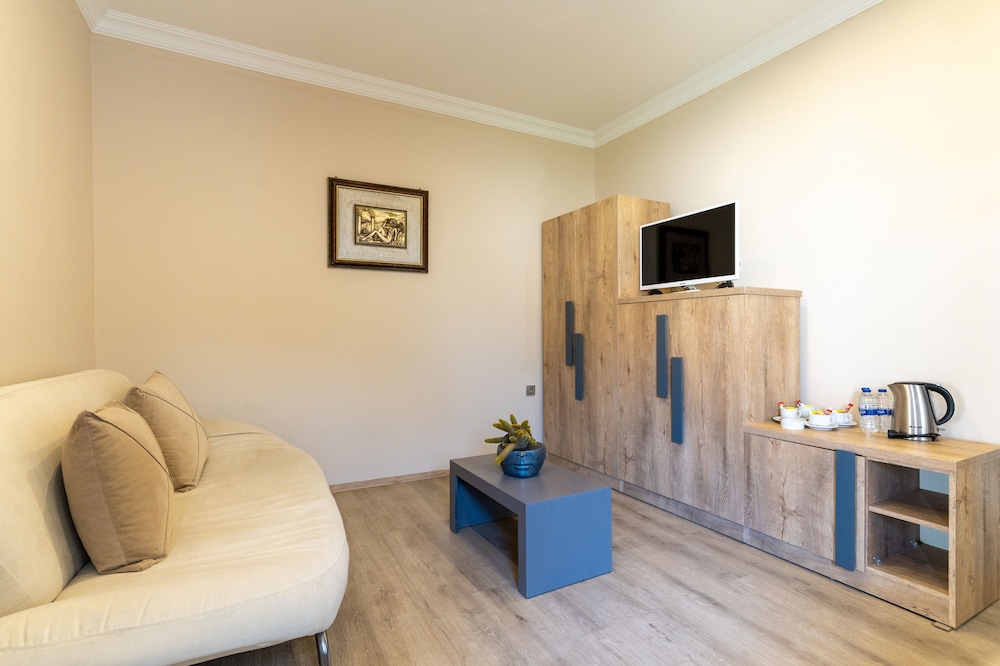 AKKAN LUXURY HOTEL 64/84