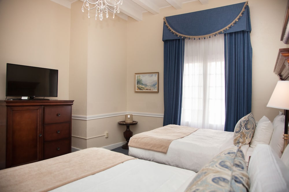 Hotel St Pierre French Quarter 26/78
