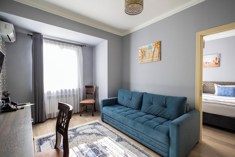 Khan Hotel 28/48
