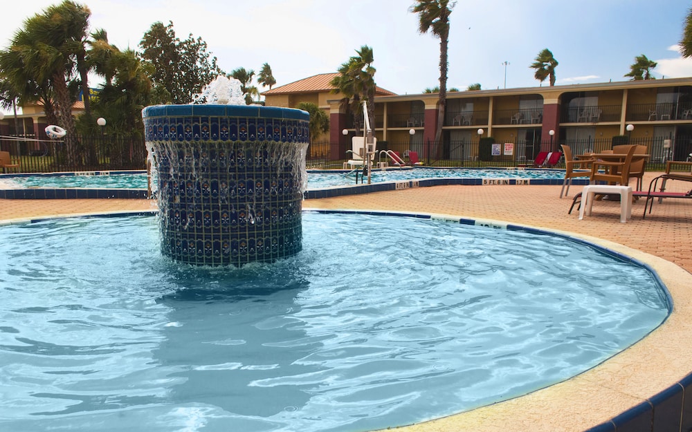 Ramada By Wyndham Davenport Orlando South 5/51