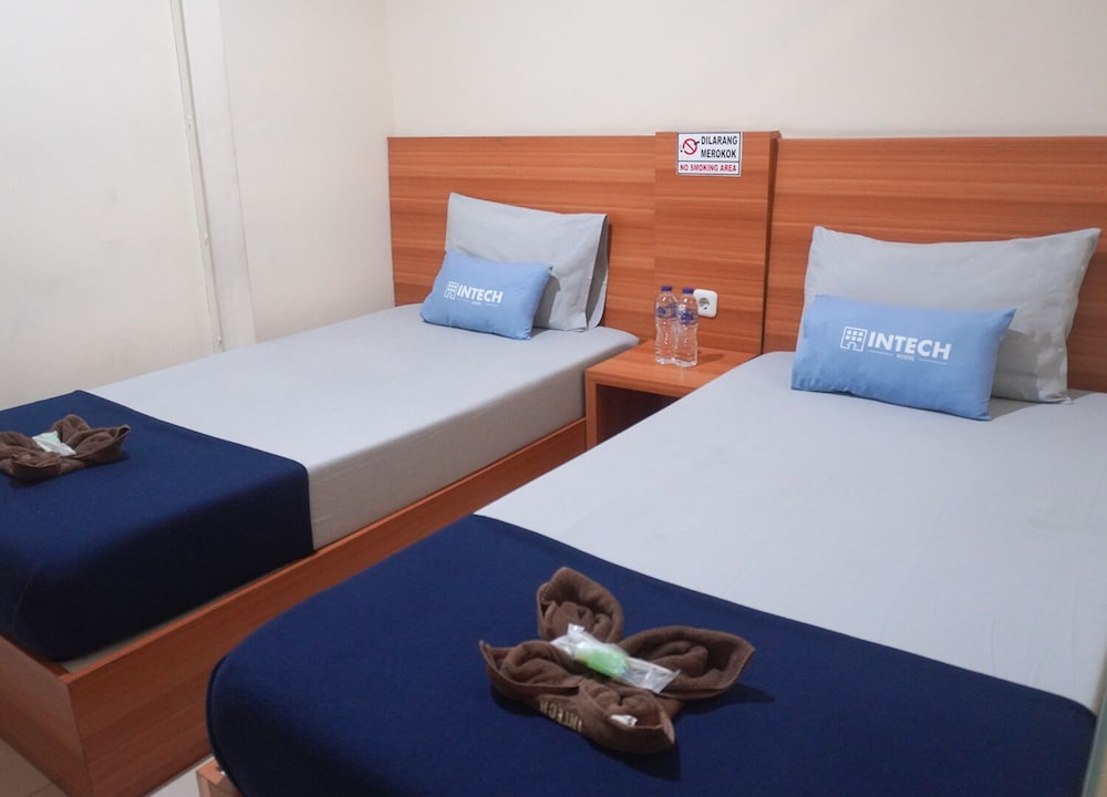 DELUXE, TWIN BEDS