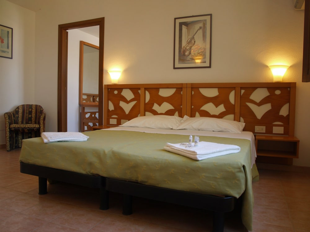 Club Esse Gallura Beach Village 3/31