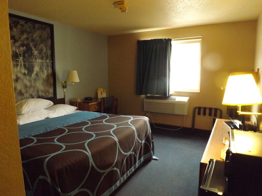 Super 8 by Wyndham Sidney NY 9/30