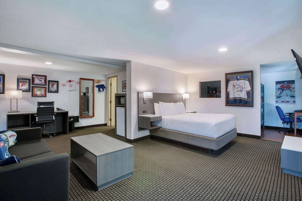 Hockey Theme, Studio, Suite, 1 Queen and 1 Bunk Bed