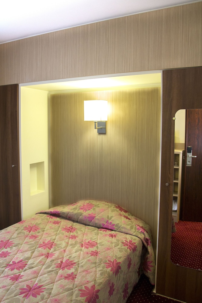 HOTEL TERMINUS MONTPARNASSE 25/63