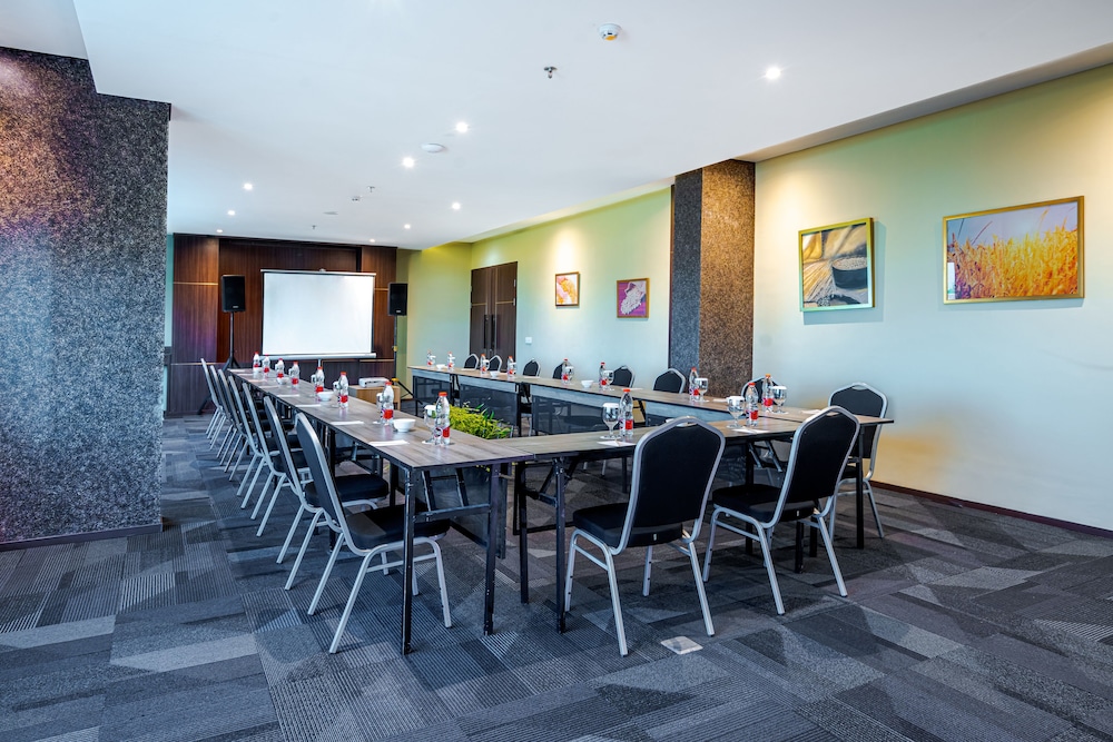 Eastern Hotel Bojonegoro 40/50