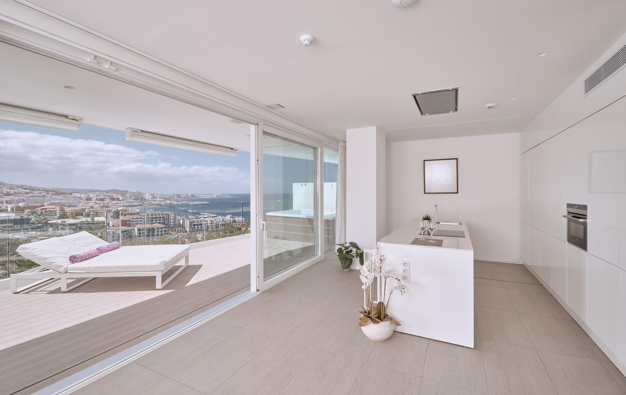 1 Bedroom, Divinity, Lago, Suite, Sea View, Hot Tub