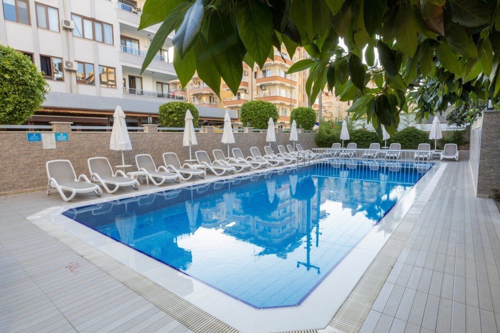 Kandelor Hotel 70/72