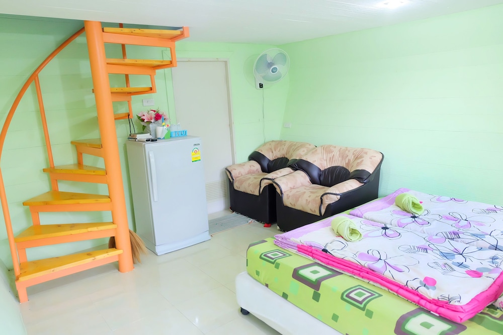 A Houses Homestay 81/90