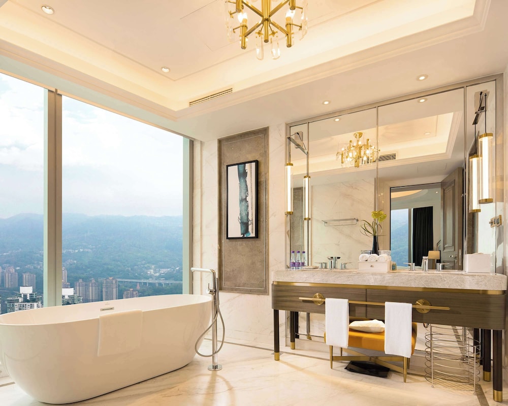 The Lixury Hotel -The Unbound Collection by Hyatt 6/50