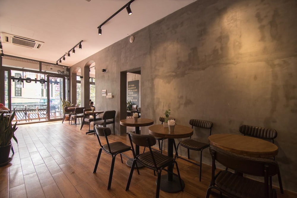 Soft Pillow Hostel - Adults Only 33/45