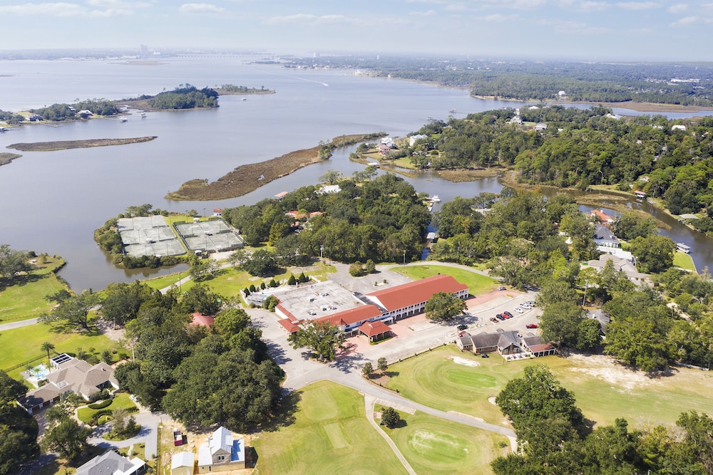Gulf Hills Hotel and Retreat on the Water 3/52
