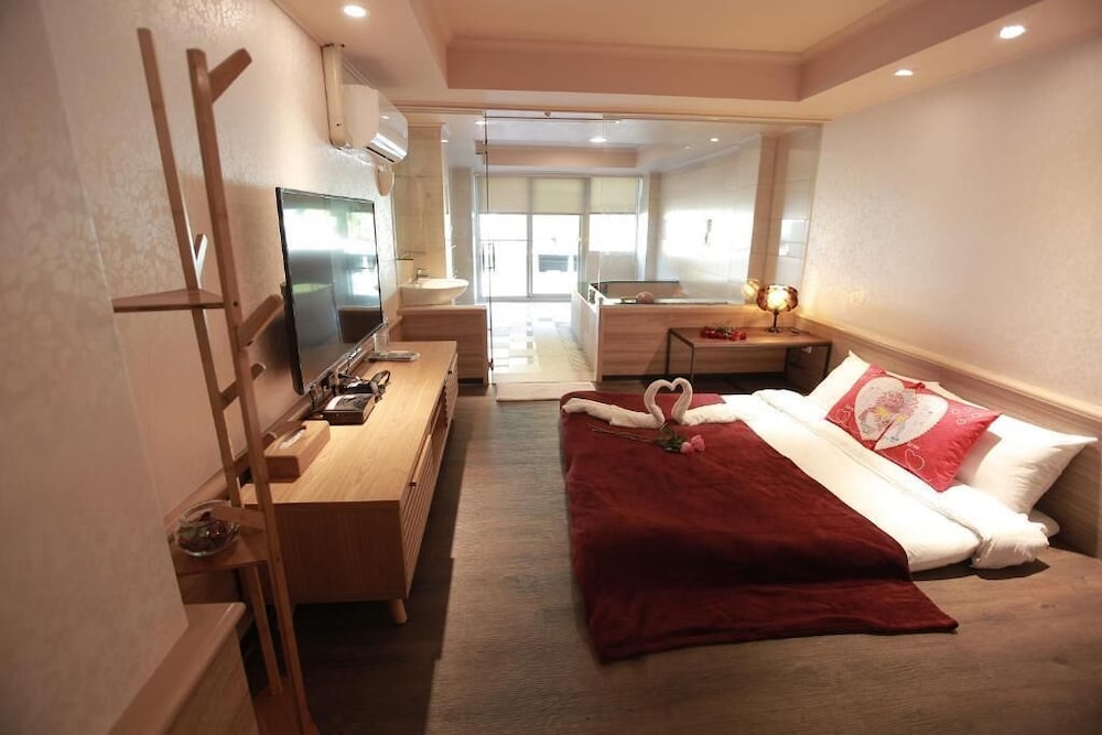 Wulai shuan Hot Spring House 8/20