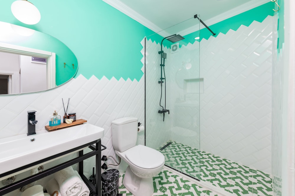 2 Bedrooms, Apartment, 1 Double and 4 Single Beds، Dualis Hotel 5/9