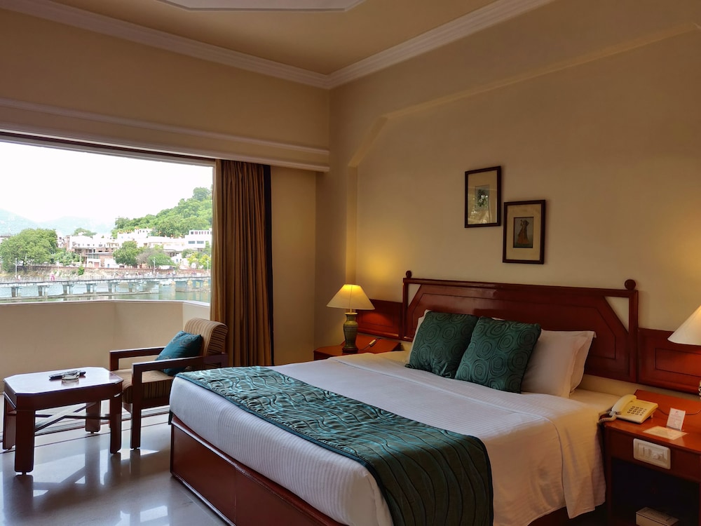 A Lake View Hotel Rajdarshan 12/49