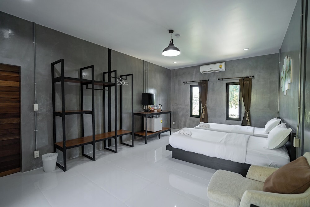 Standard, King Bed, Pool Side