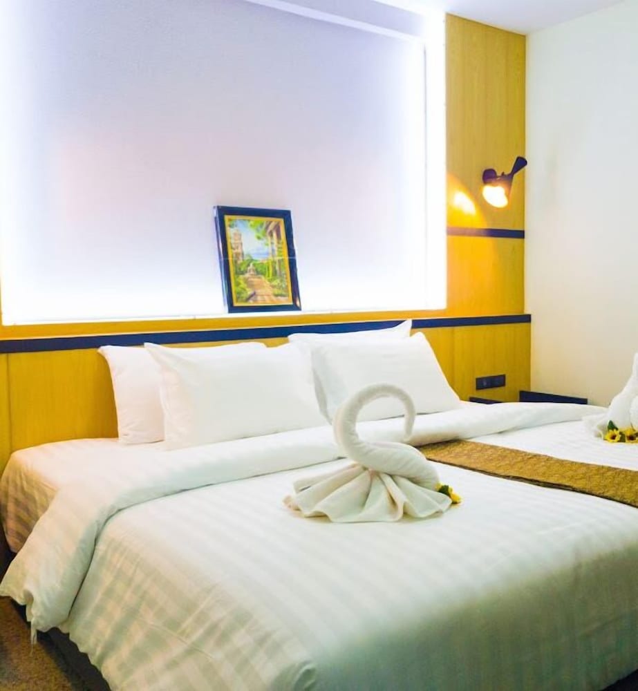 DELUXE, DOUBLE BED